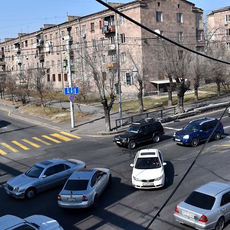 Апартаменты Напротив Спортивно-Концертного Комплекса Ереван Экстерьер фото